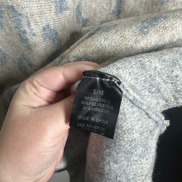 Wishlist Womens Tan Gray Leopard Print Sweater Size S/M - Picture 9 of 9